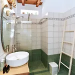 Cristina's House, Elegant Boho Walk To Port آداماس