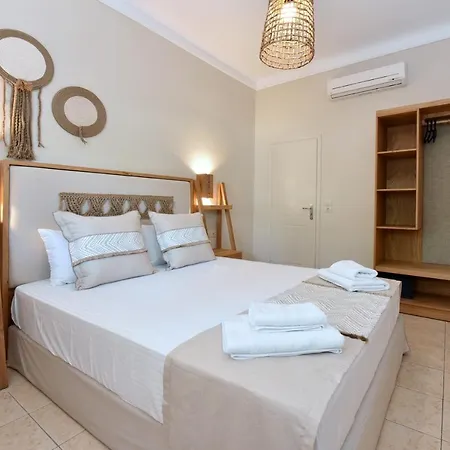 Cristina's House, Elegant Boho Walk To Port Semesterbostad