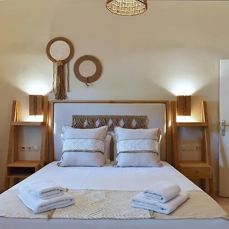 Cristina's House Adamantas (Milos)