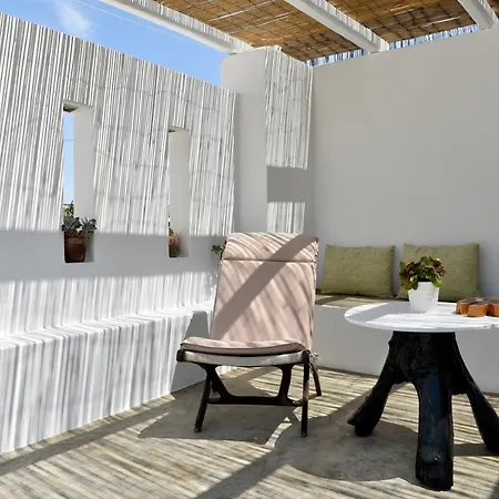 Cristina's House, Elegant Boho Walk To Port Adámasz