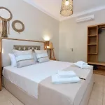 Cristina's House, Elegant Boho Walk To Port Feriehus