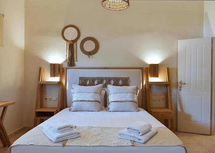 Cristina's House Adamantas (Milos)